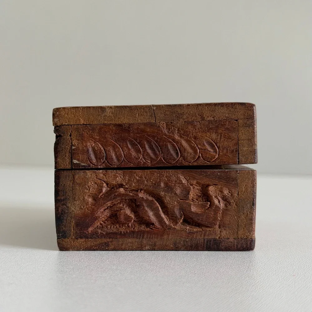 Vintage Handcarved Wood Box Jewelry Small Brown Floral Ornate Primitive‎
